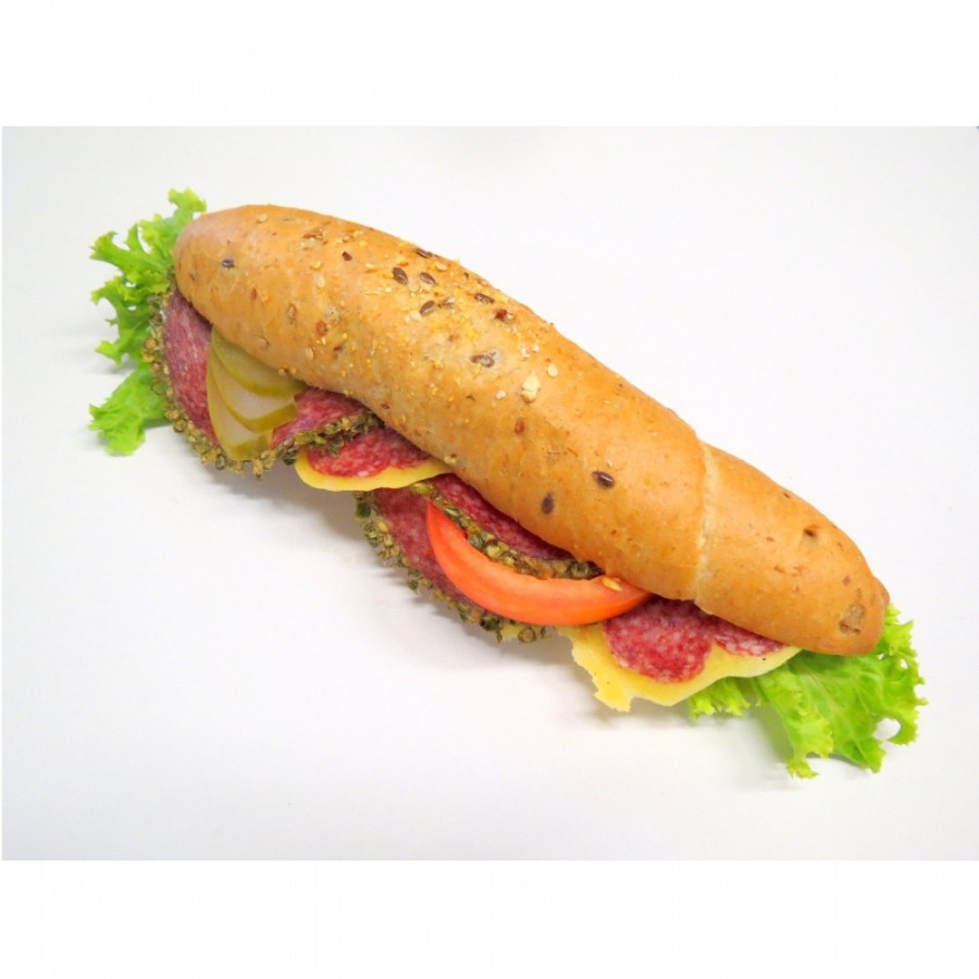 Celozrnný rohlík se salámem Gurmán v pepři a parmezánu
