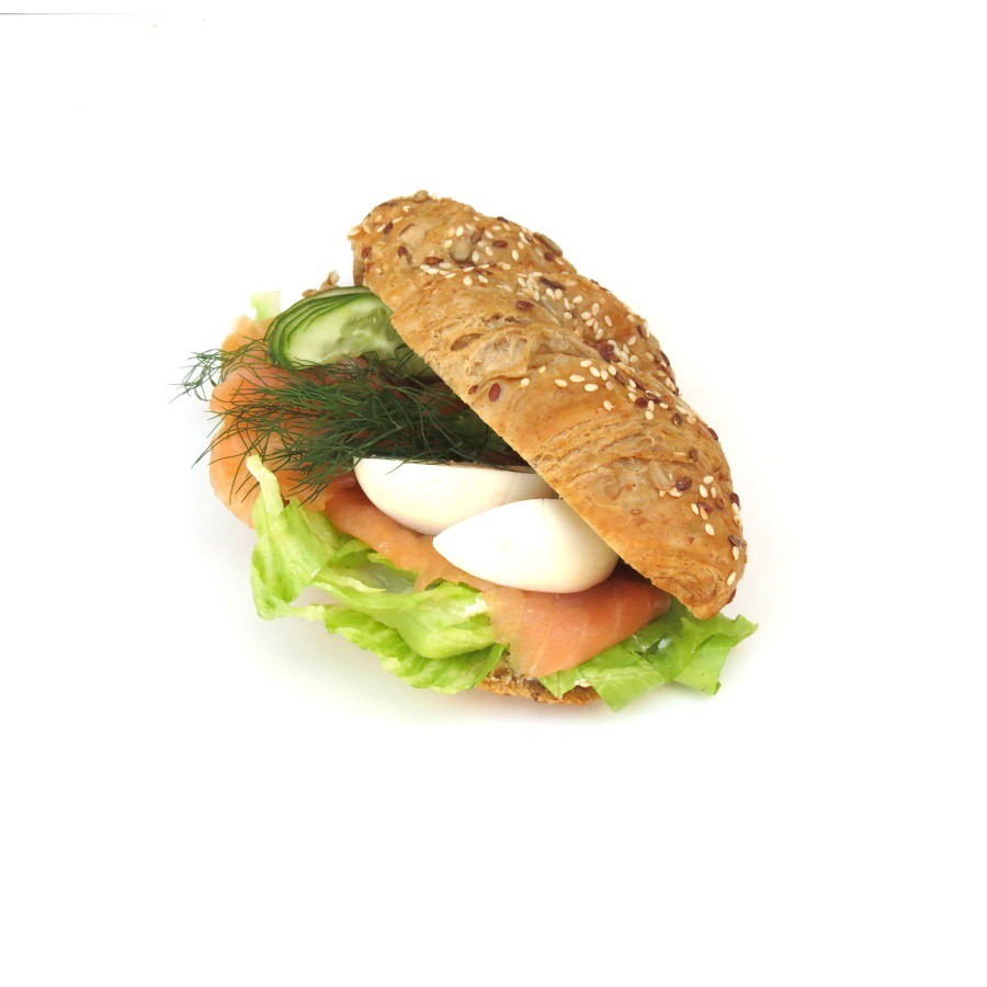 Croissant s uzeným norským lososem na pom. másle s čerstvým koprem